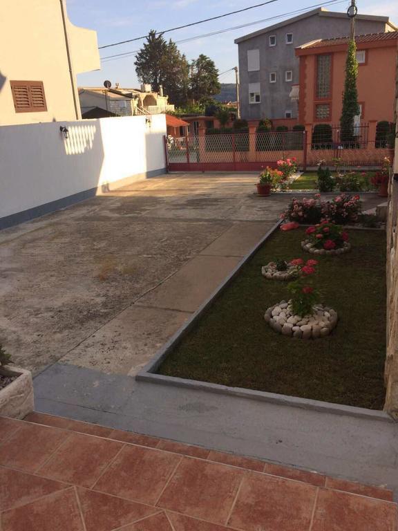 Apartments Cecunjanin بار المظهر الخارجي الصورة